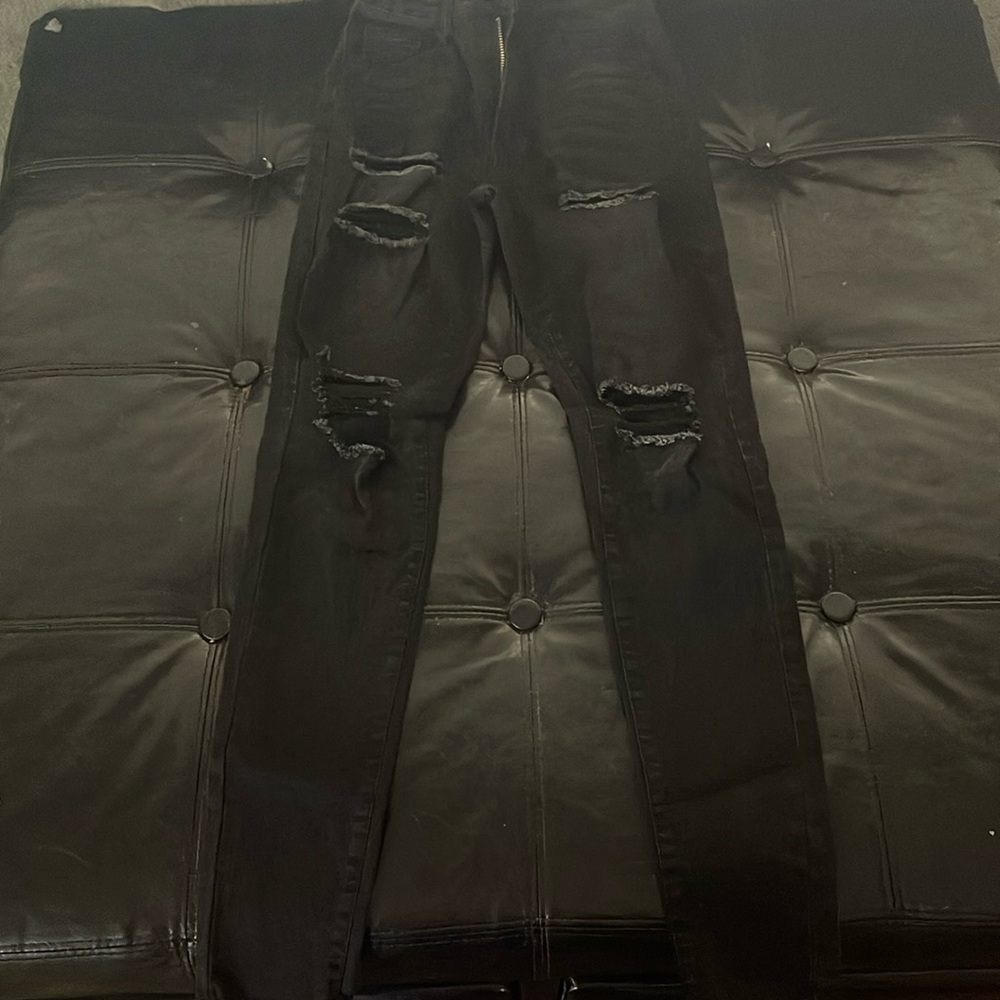 Distressed skinny jeans